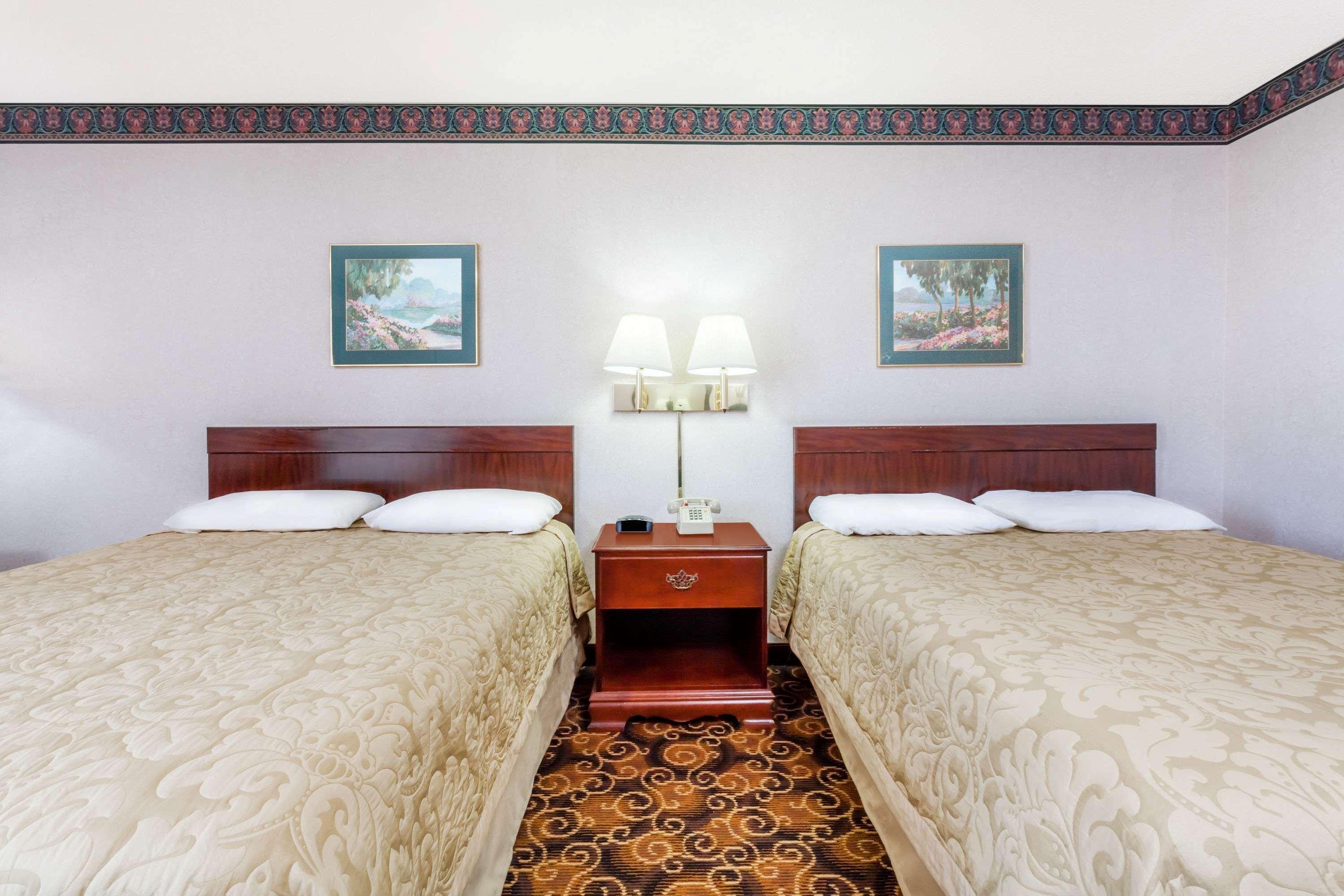 Super 8 By Wyndham Evansville North Stacer Extérieur photo