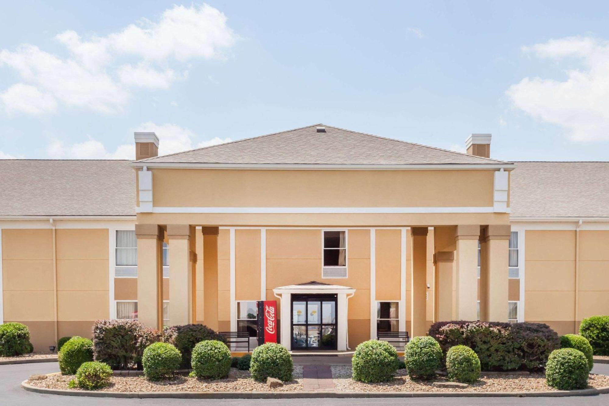 Super 8 By Wyndham Evansville North Stacer Extérieur photo